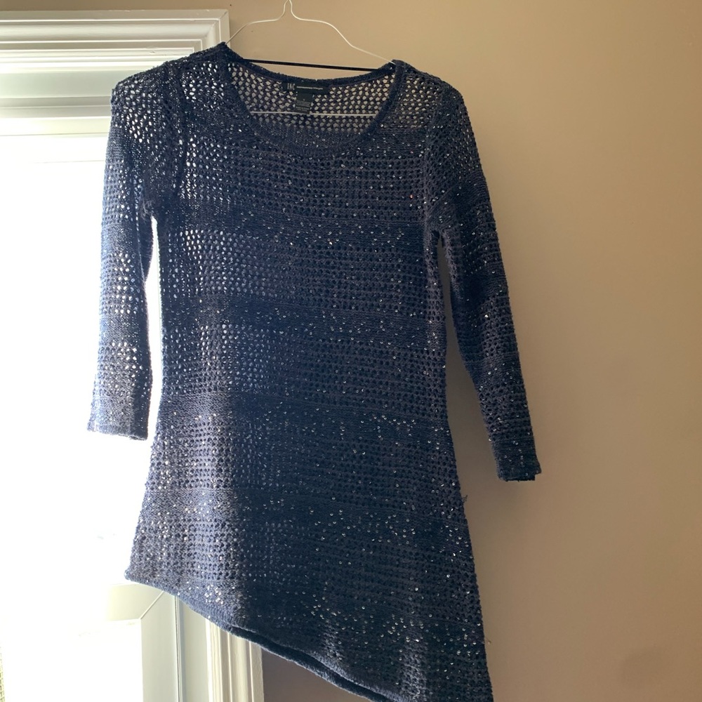 Asymmetrical pullover